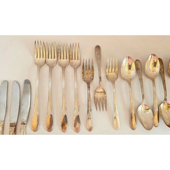 Mary Lou Devonshire 1928 Silverplate Flatware Lot 27pc Tarnished Patina Vintage - Picture 6 of 9